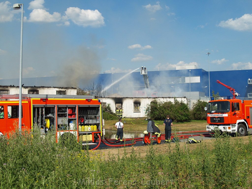 Feuer Koeln Ossendorf Butzweiler Hof neben IKEA P125.JPG
